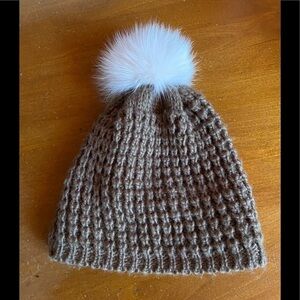 KYI KYI Canada Knit Hat with Real Fur PomPom